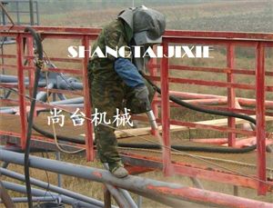 鋼構(gòu)除銹噴丸機(jī)操作現(xiàn)場